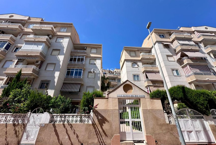 Revente - APPARTEMENT -
TORREVIEJA - Habaneras