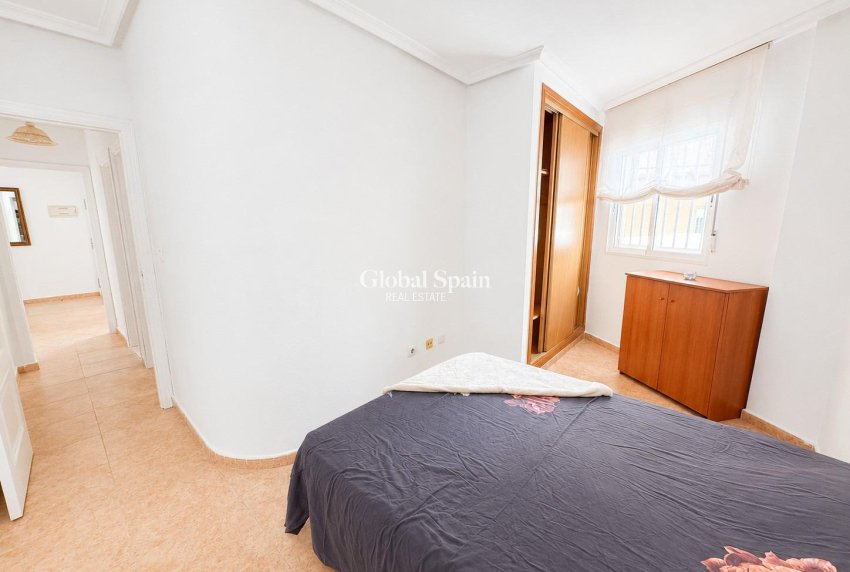 Revente - APPARTEMENT -
TORREVIEJA - Habaneras
