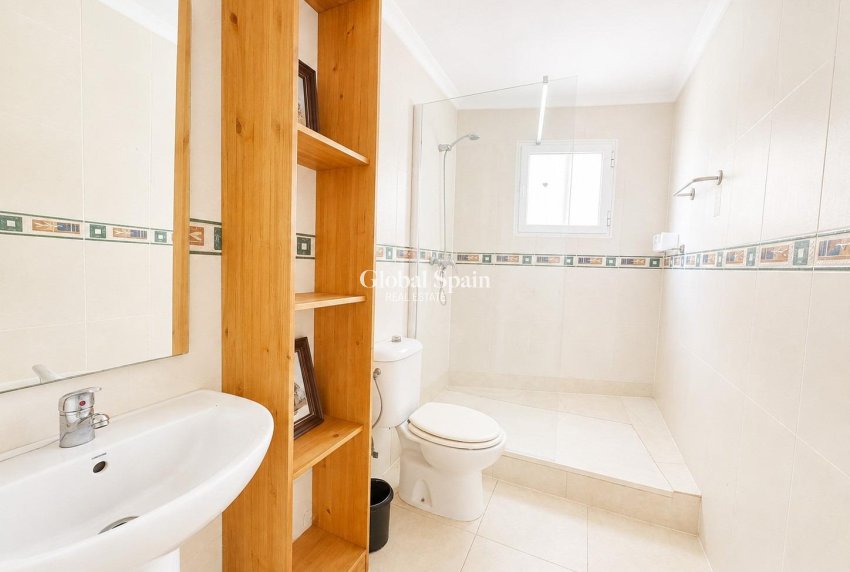 Revente - APPARTEMENT -
TORREVIEJA - Habaneras