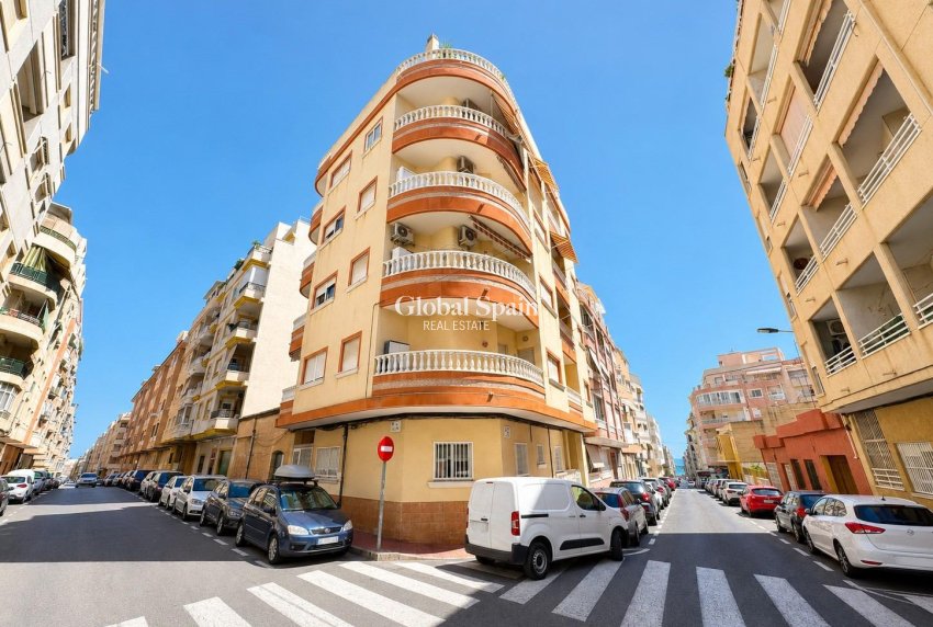 Revente - APPARTEMENT -
TORREVIEJA - Habaneras