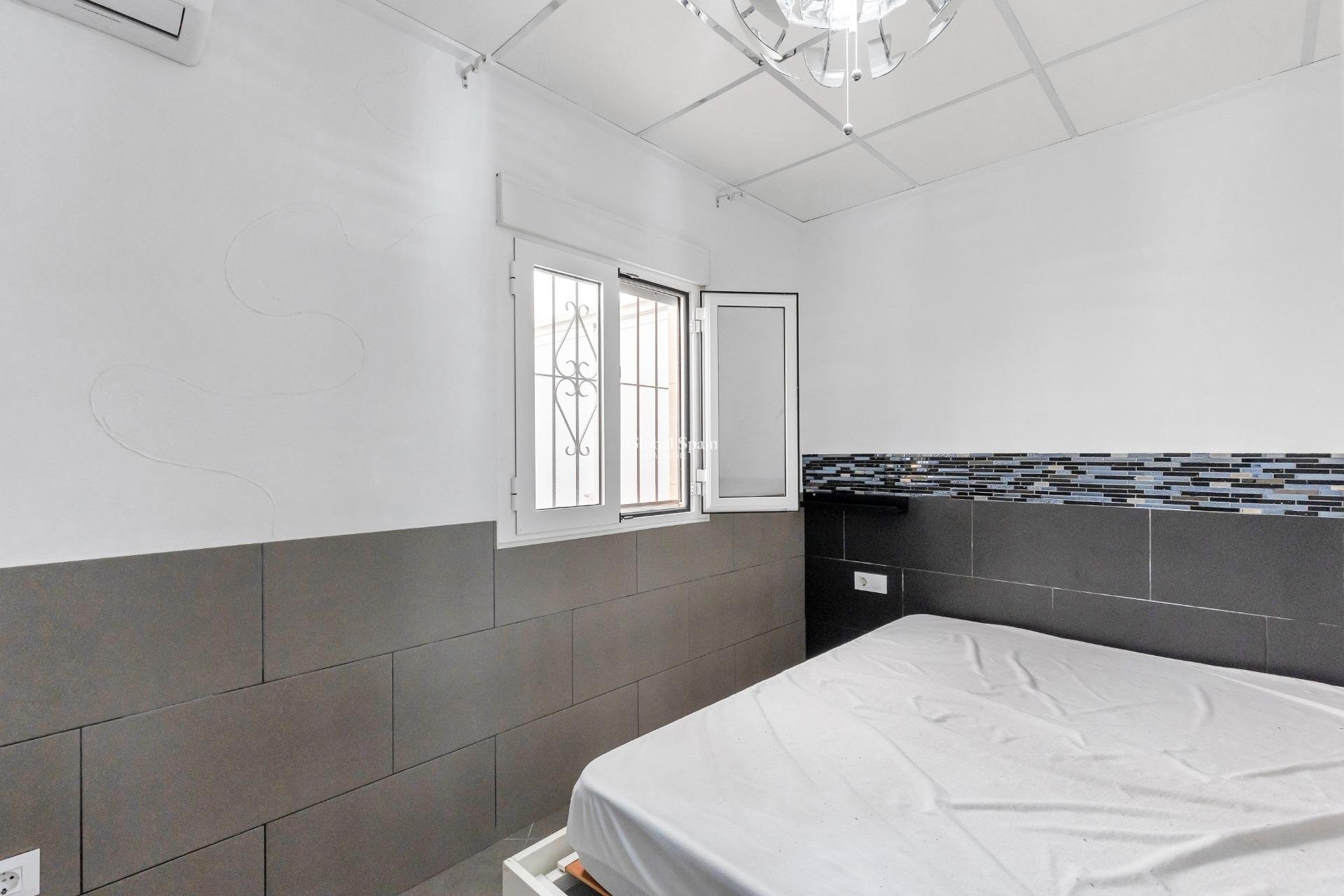 Revente - Appartement -
TORREVIEJA - La Mata pueblo