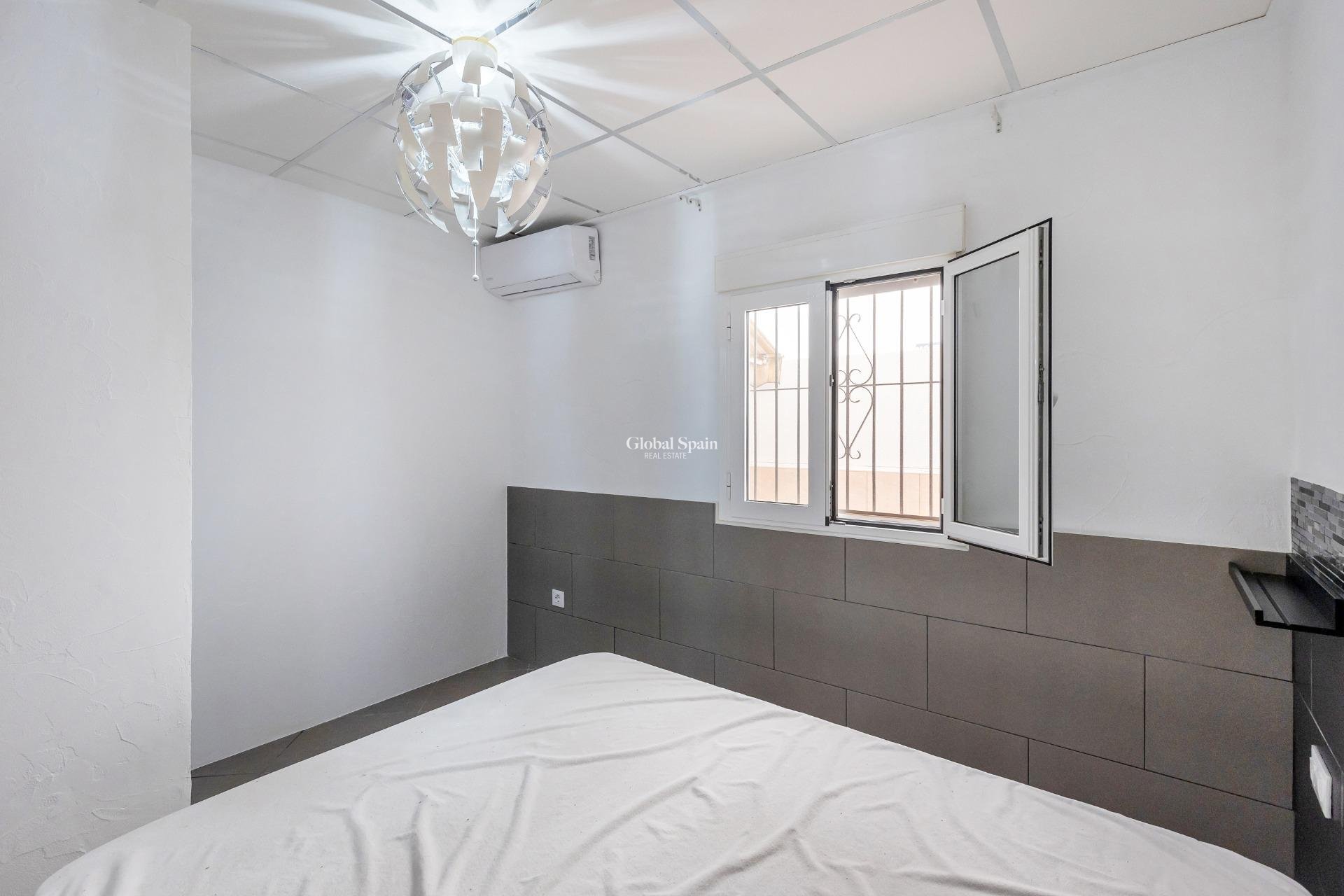 Revente - Appartement -
TORREVIEJA - La Mata pueblo