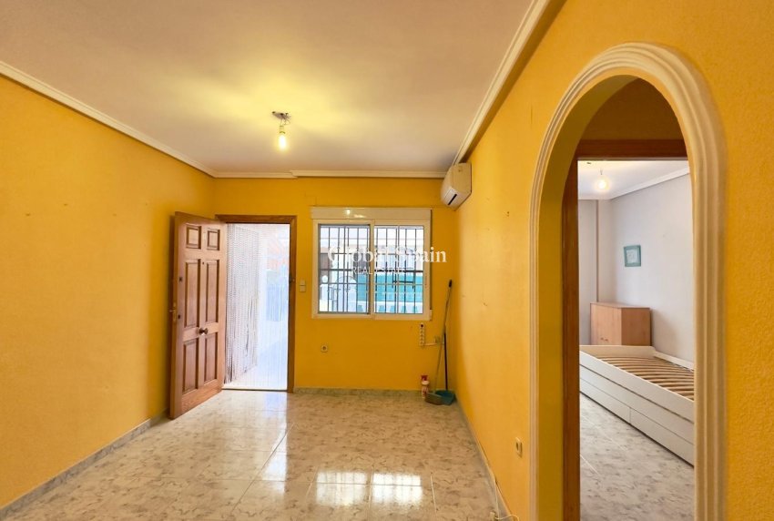 Revente - APPARTEMENT -
TORREVIEJA - La Mata pueblo