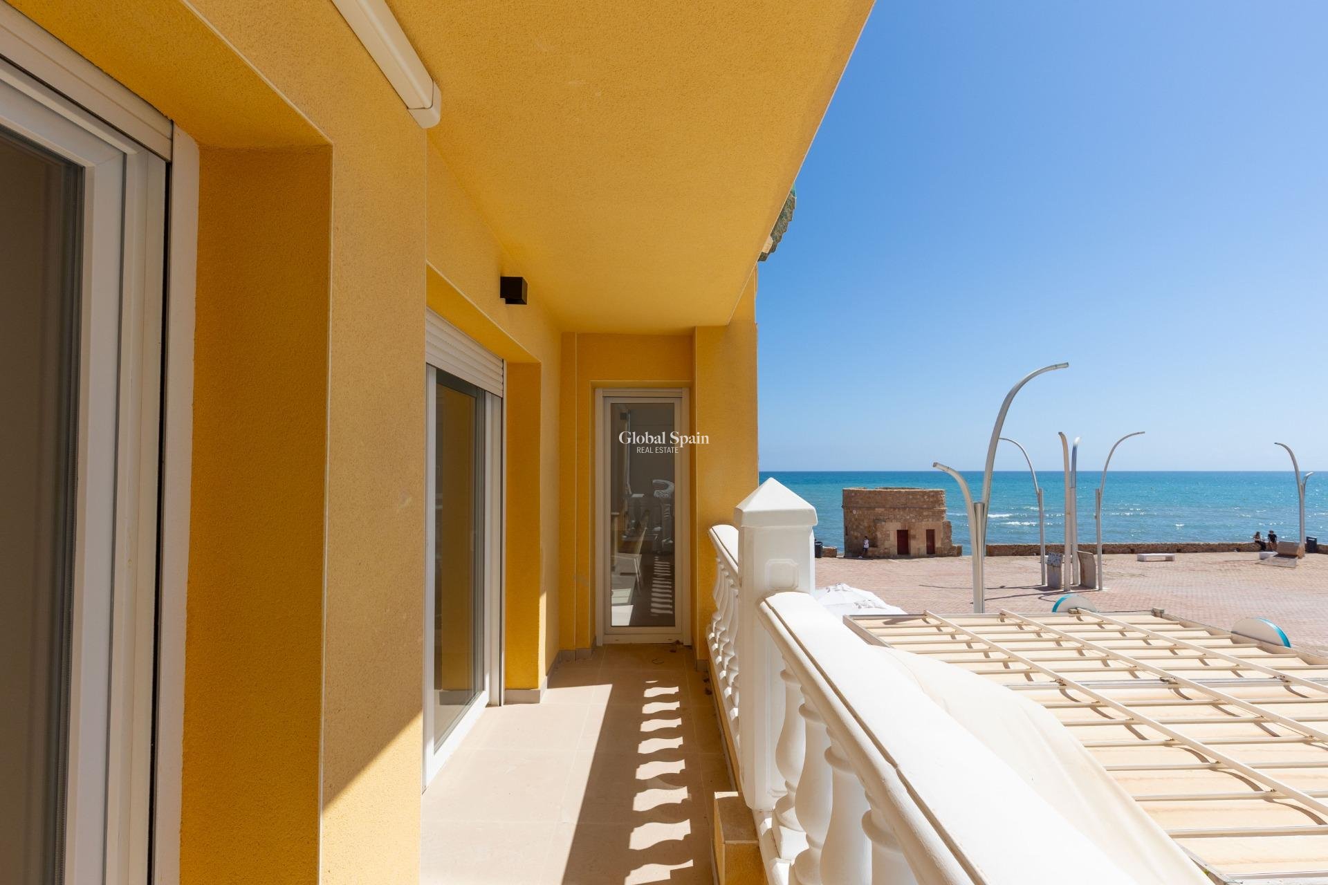 Revente - APPARTEMENT -
TORREVIEJA - La Mata pueblo
