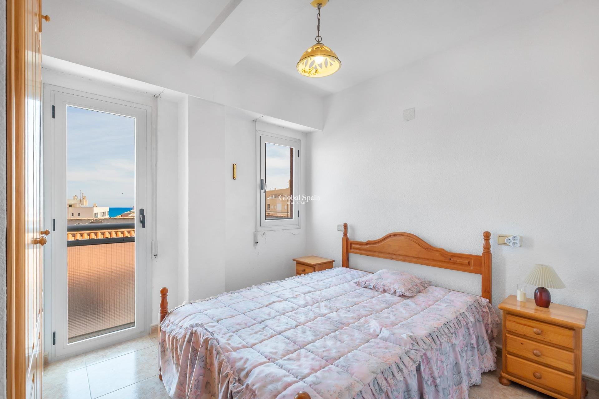 Revente - APPARTEMENT -
TORREVIEJA - La Mata pueblo