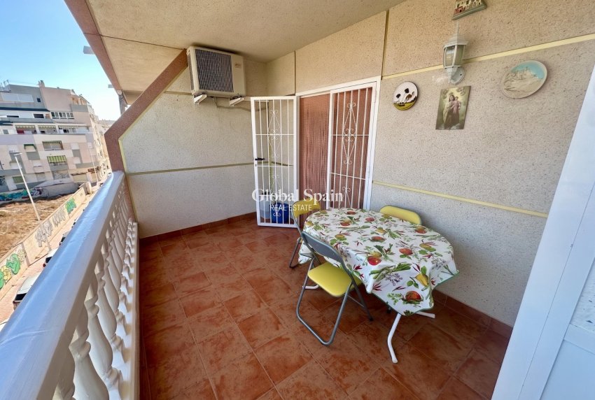 Revente - APPARTEMENT -
TORREVIEJA - La Mata pueblo