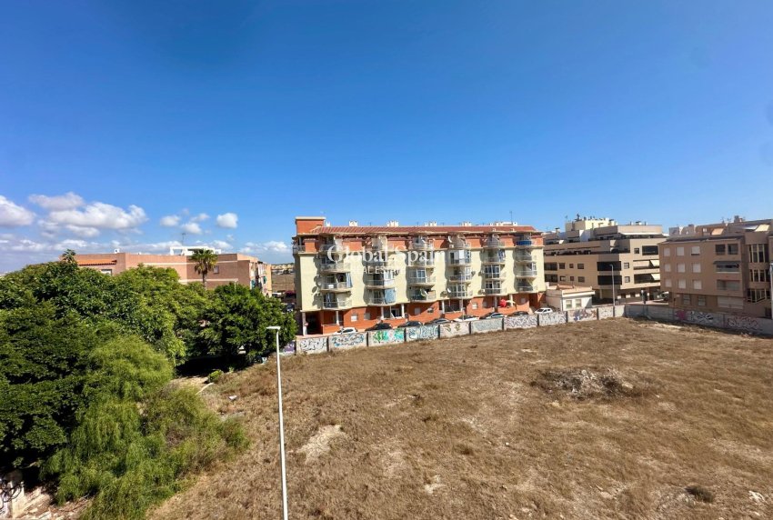 Revente - APPARTEMENT -
TORREVIEJA - La Mata pueblo