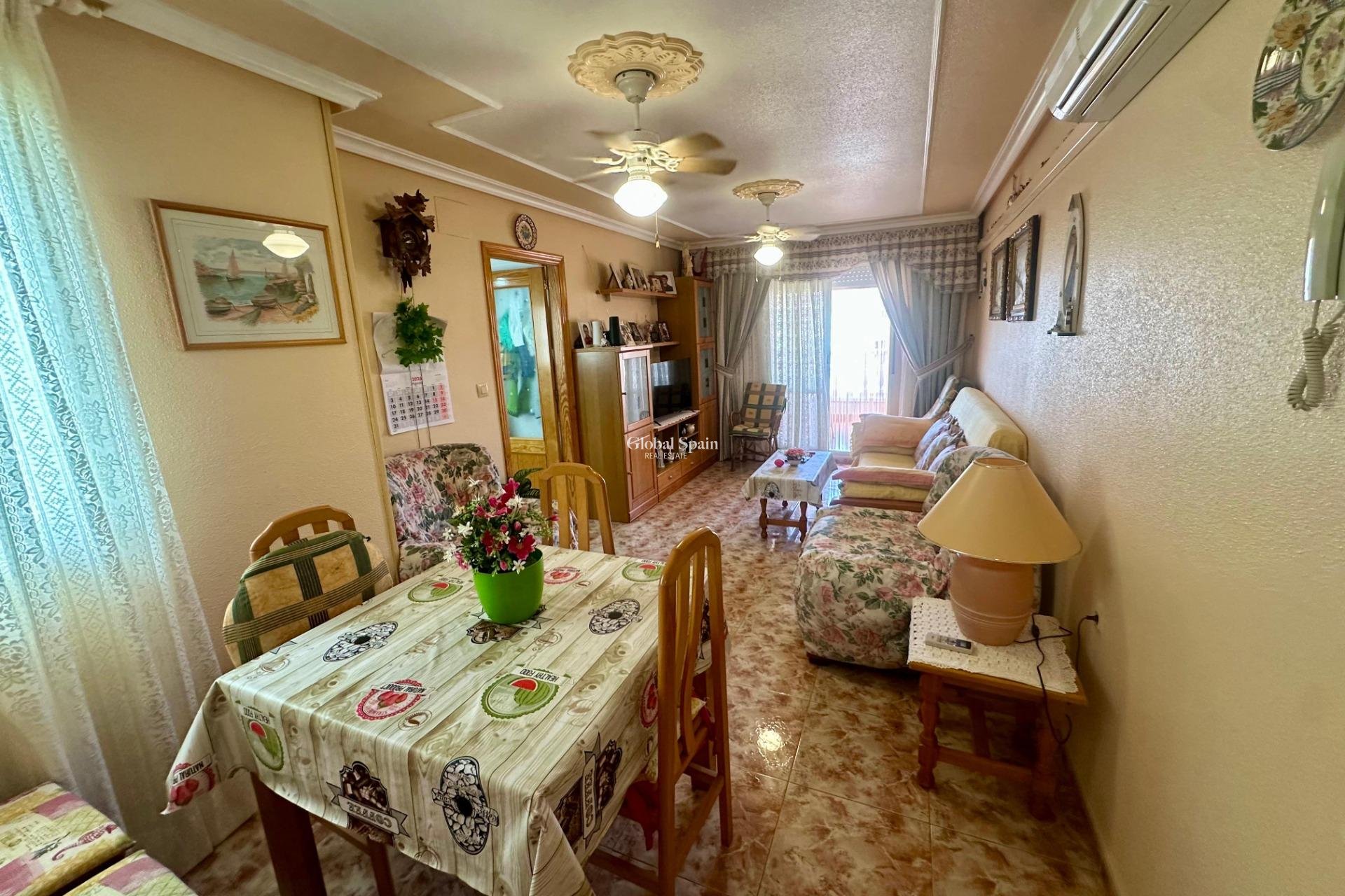 Revente - APPARTEMENT -
TORREVIEJA - La Mata pueblo