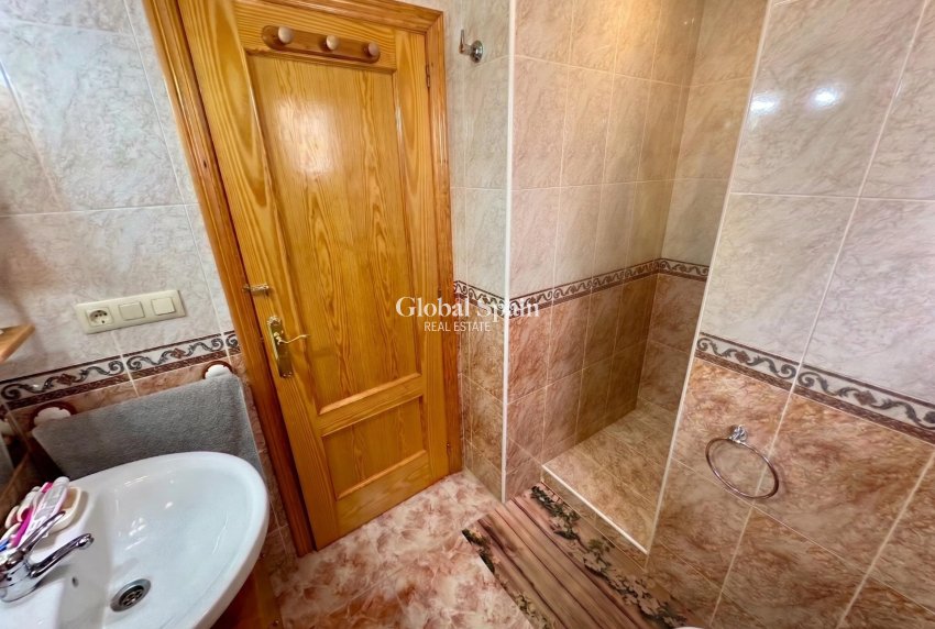 Revente - APPARTEMENT -
TORREVIEJA - La Mata pueblo