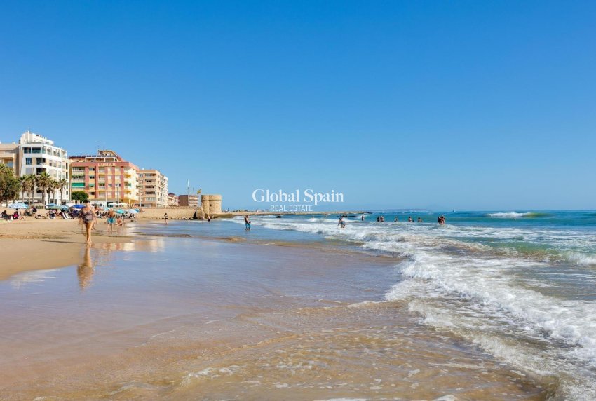 Revente - APPARTEMENT -
TORREVIEJA - La Mata pueblo