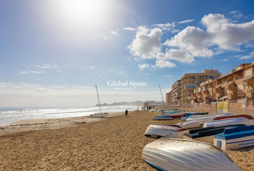 Revente - APPARTEMENT -
TORREVIEJA - La Mata pueblo