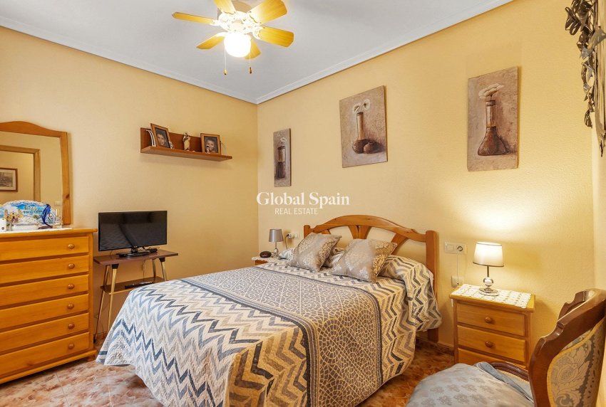 Revente - APPARTEMENT -
TORREVIEJA - La Mata pueblo