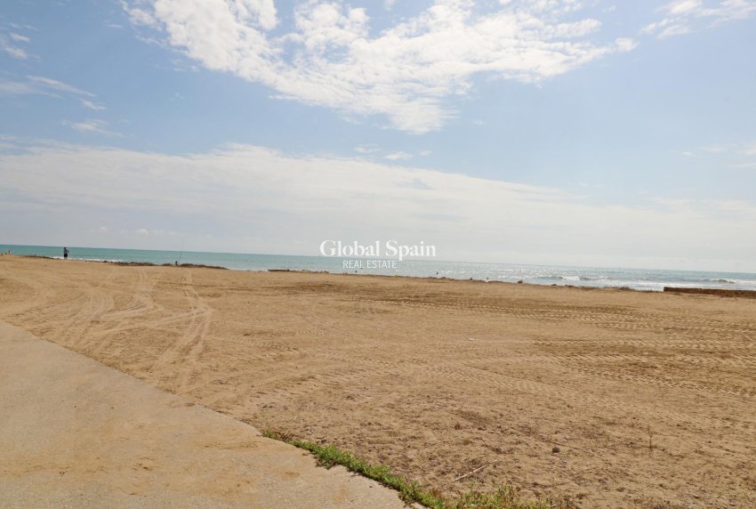 Revente - APPARTEMENT -
TORREVIEJA - La Mata pueblo