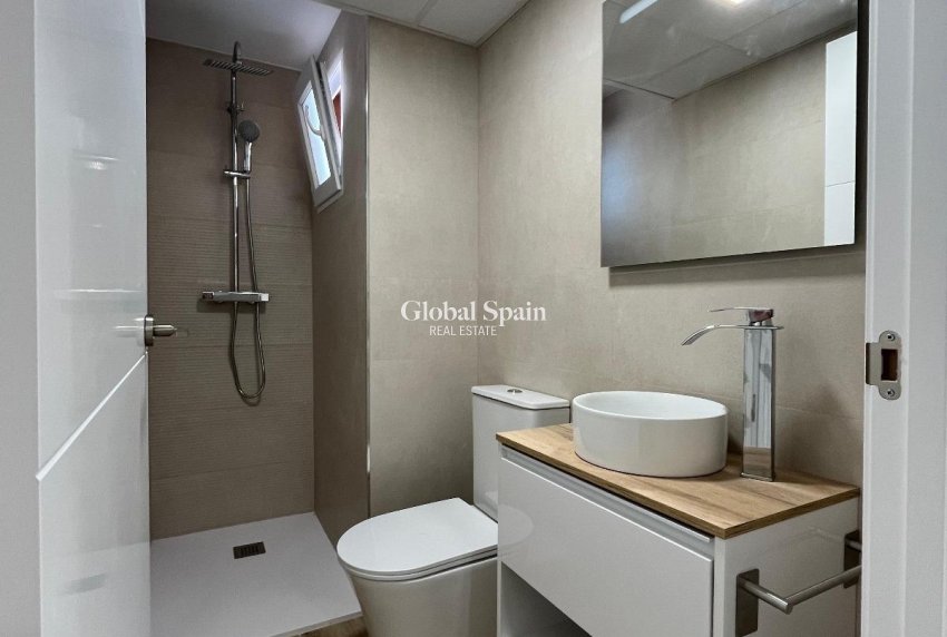 Revente - APPARTEMENT -
TORREVIEJA - La Mata