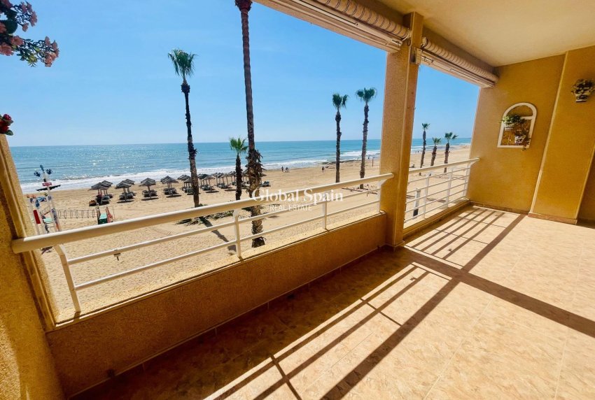 Revente - APPARTEMENT -
TORREVIEJA - La Mata