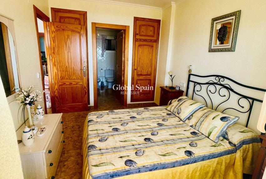 Revente - APPARTEMENT -
TORREVIEJA - La Mata