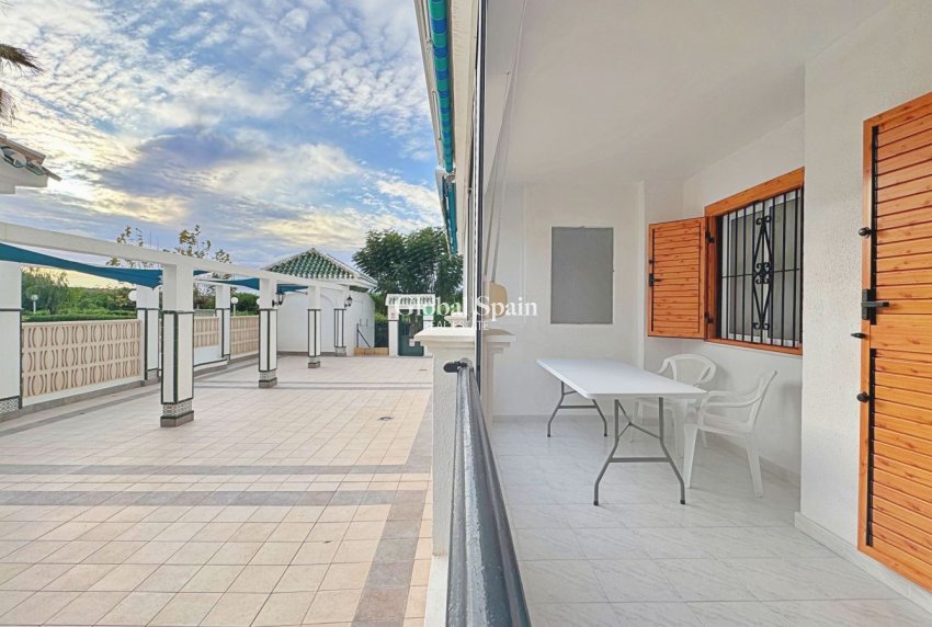 Revente - APPARTEMENT -
TORREVIEJA - La Mata