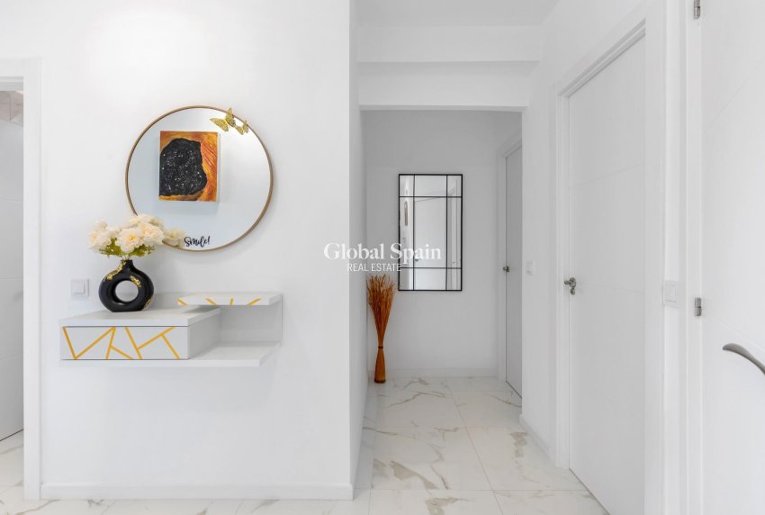 Revente - APPARTEMENT -
TORREVIEJA - La Mata