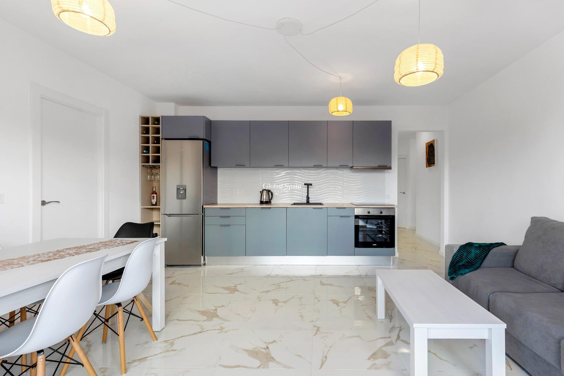 Revente - APPARTEMENT -
TORREVIEJA - La Mata