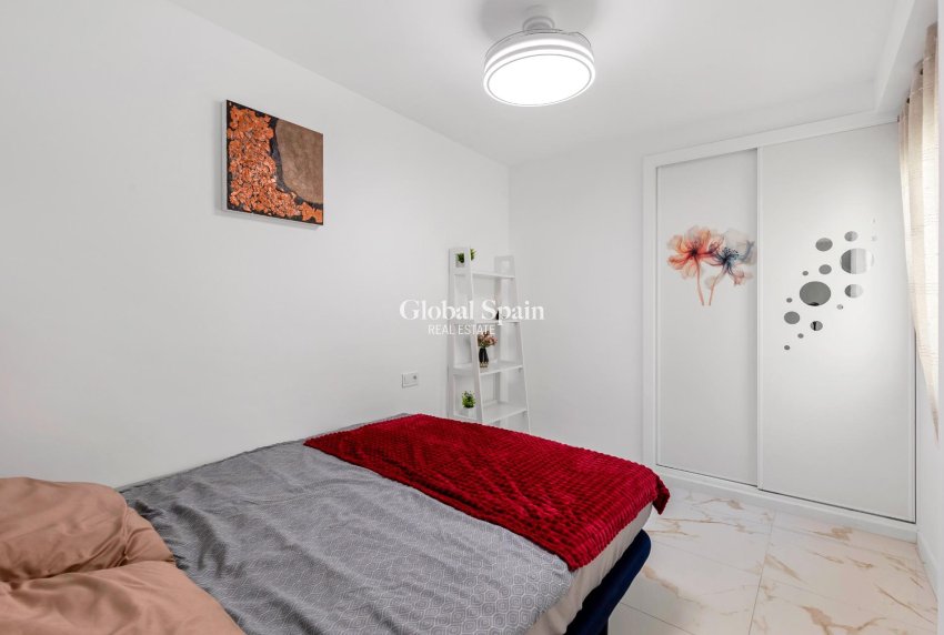 Revente - APPARTEMENT -
TORREVIEJA - La Mata