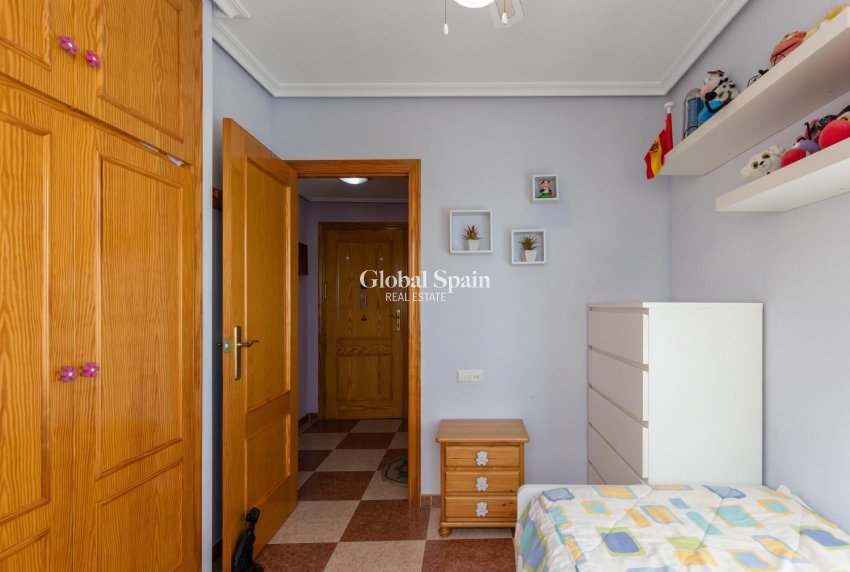 Revente - APPARTEMENT -
TORREVIEJA - La Mata