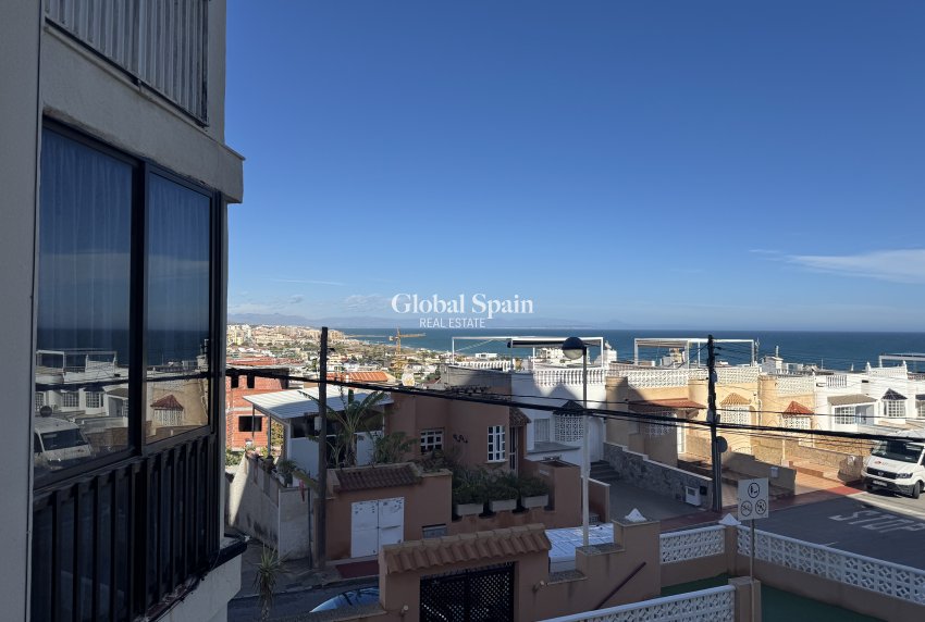 Revente - APPARTEMENT -
TORREVIEJA - La Mata