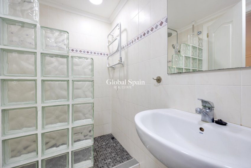 Revente - APPARTEMENT -
TORREVIEJA - La Mata