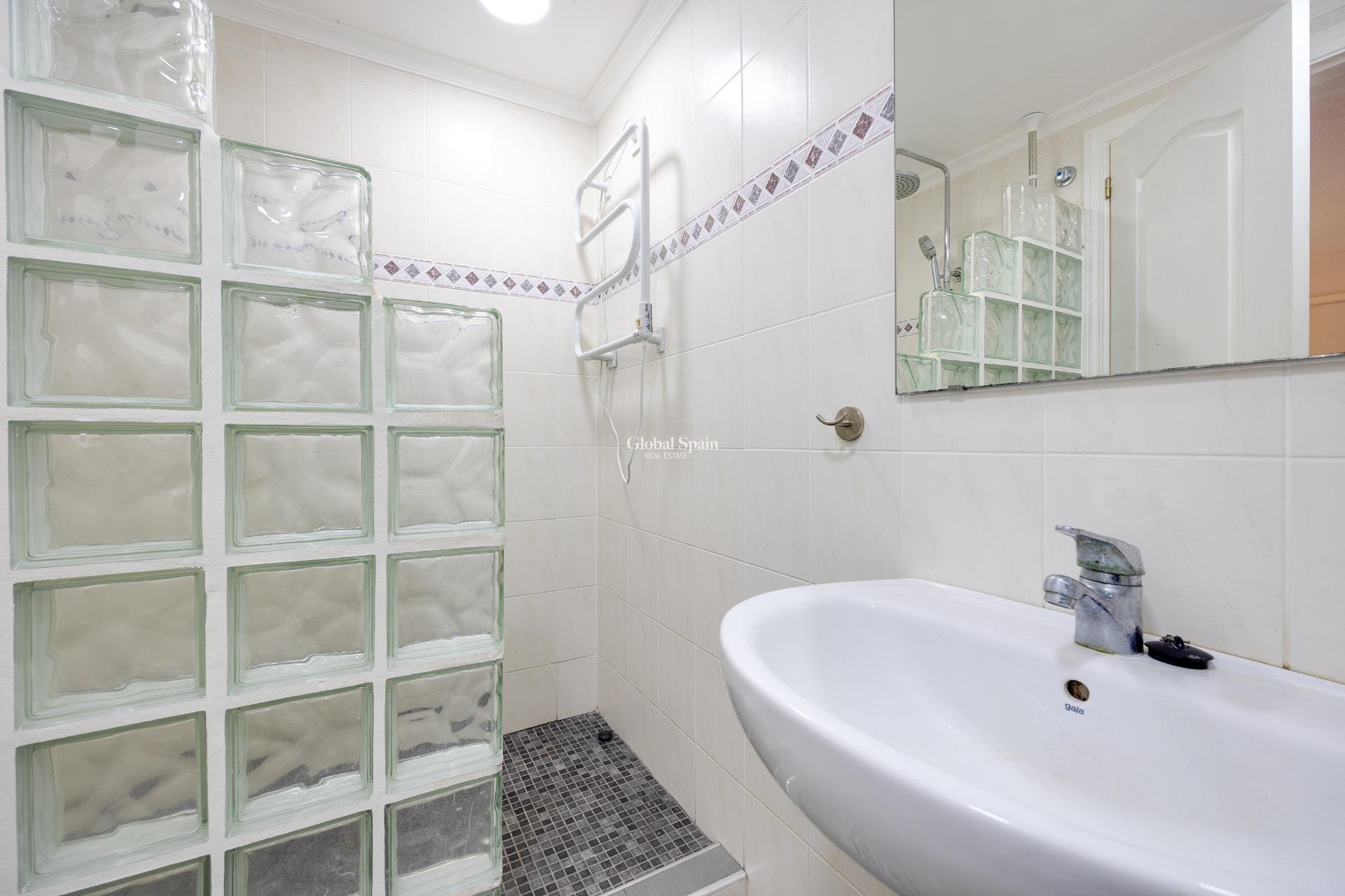 Revente - APPARTEMENT -
TORREVIEJA - La Mata