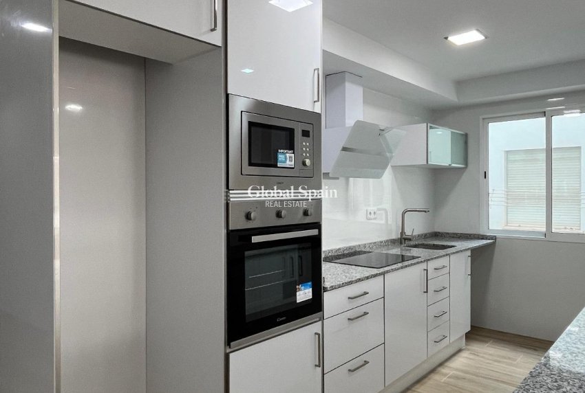 Revente - APPARTEMENT -
TORREVIEJA - La Mata