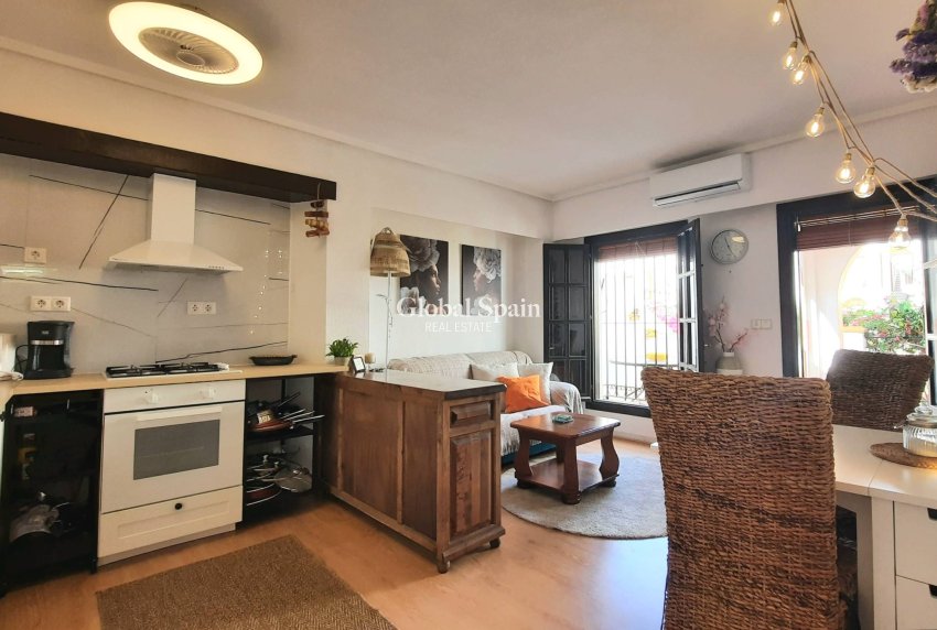 Revente - APPARTEMENT -
TORREVIEJA - La Mata