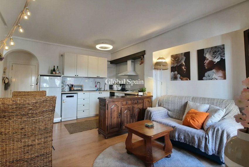 Revente - APPARTEMENT -
TORREVIEJA - La Mata