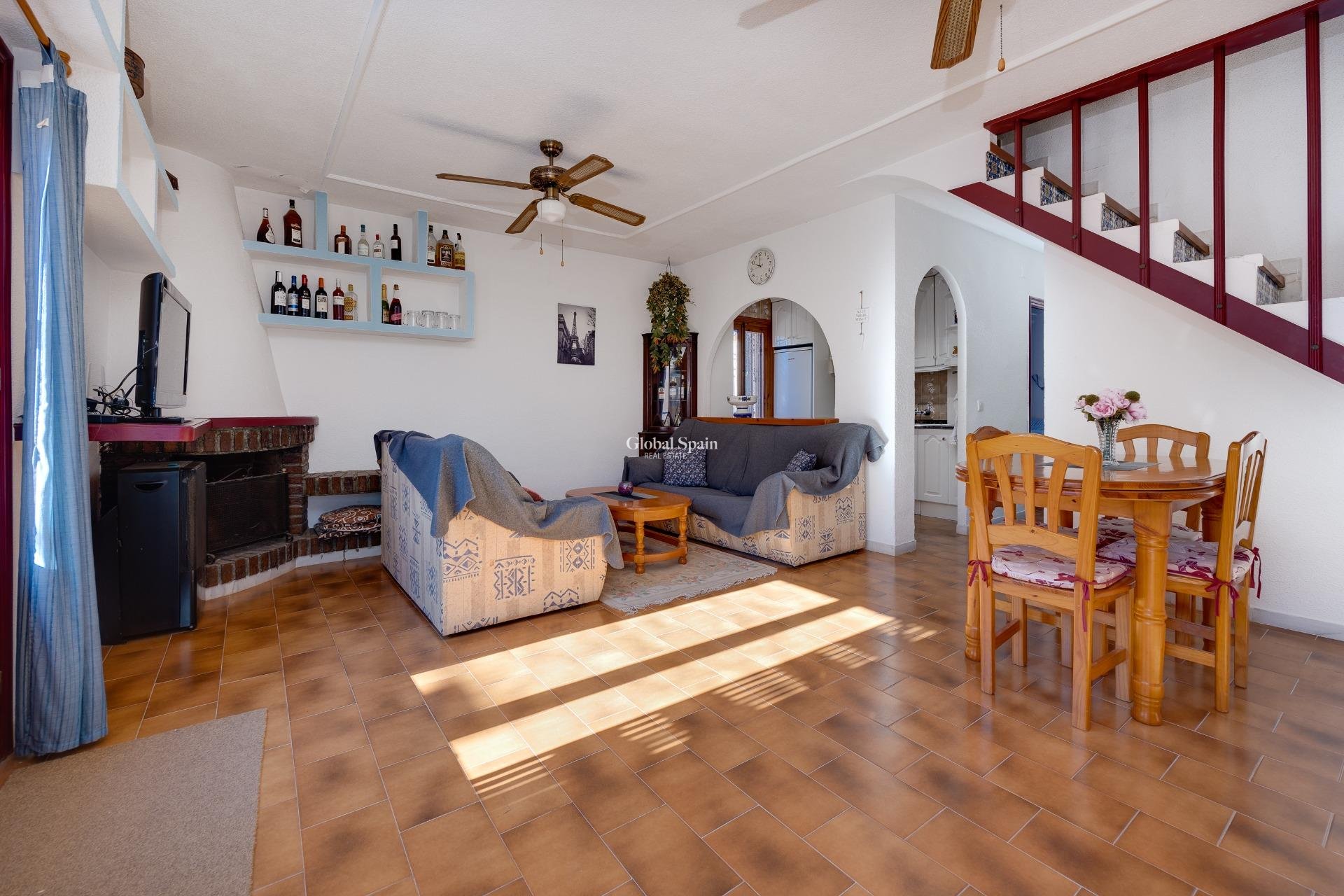 Revente - APPARTEMENT -
TORREVIEJA - La Mata