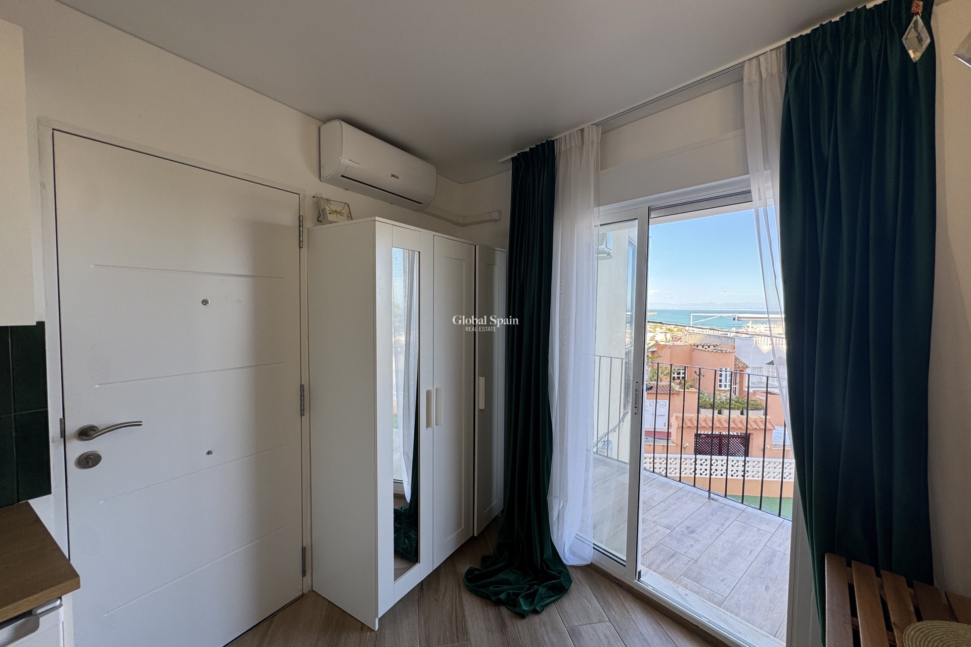 Revente - APPARTEMENT -
TORREVIEJA - La Mata