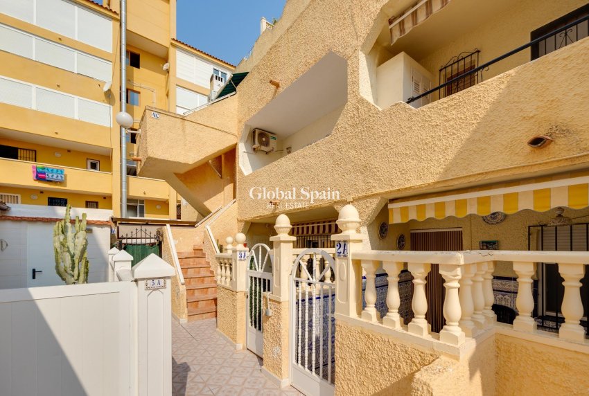 Revente - APPARTEMENT -
TORREVIEJA - La Mata