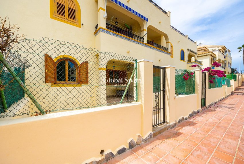 Revente - APPARTEMENT -
TORREVIEJA - La Mata