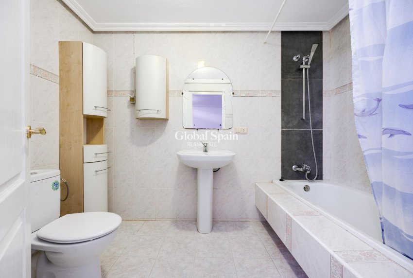 Revente - APPARTEMENT -
TORREVIEJA - La Mata