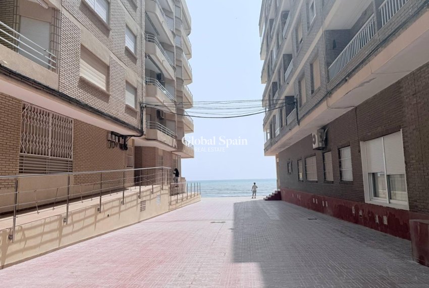 Revente - APPARTEMENT -
TORREVIEJA - La Mata