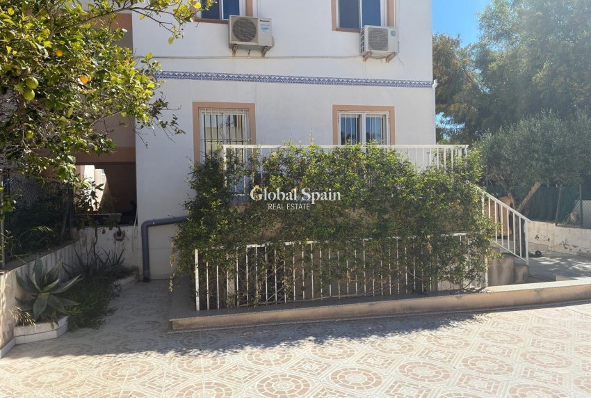 Revente - APPARTEMENT -
TORREVIEJA - La Mata