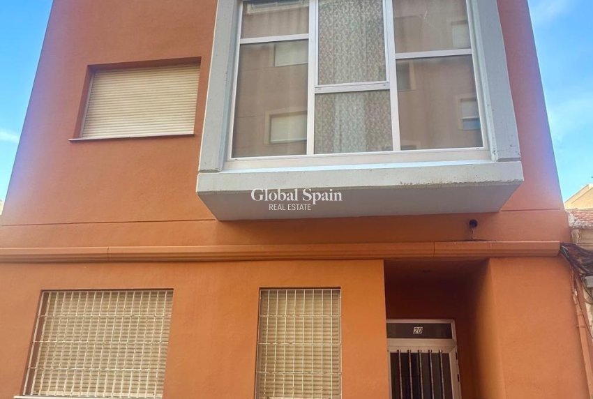 Revente - APPARTEMENT -
TORREVIEJA - La Mata