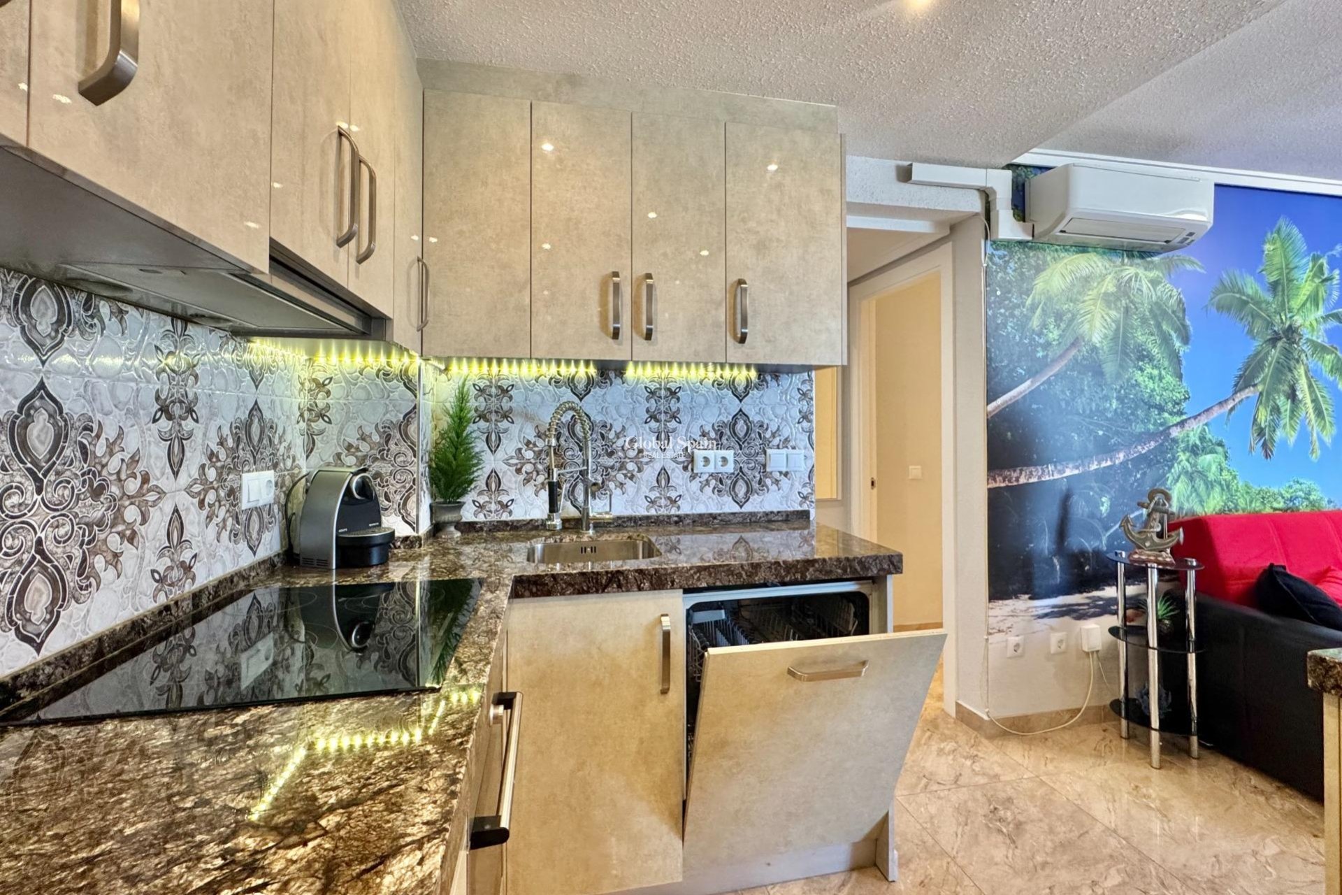 Revente - APPARTEMENT -
TORREVIEJA - La Mata