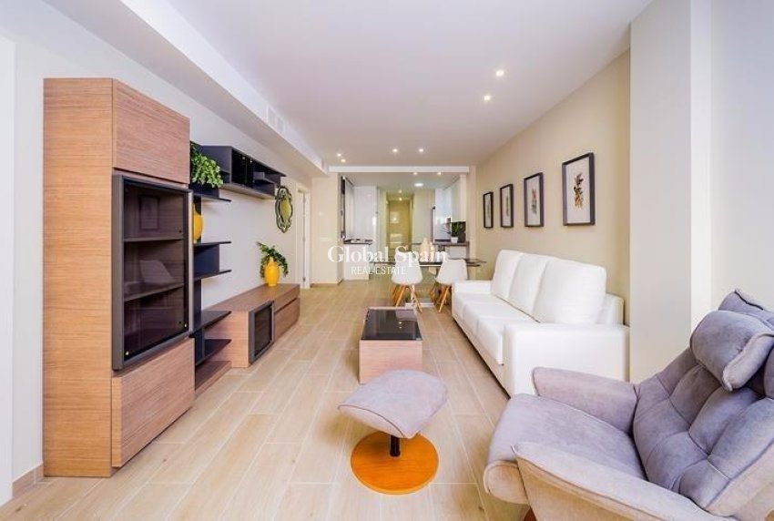 Revente - APPARTEMENT -
TORREVIEJA - La Mata