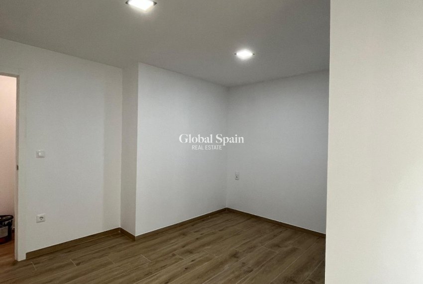 Revente - APPARTEMENT -
TORREVIEJA - La Mata