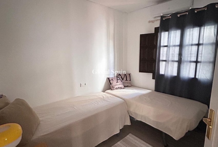 Revente - APPARTEMENT -
TORREVIEJA - La Mata