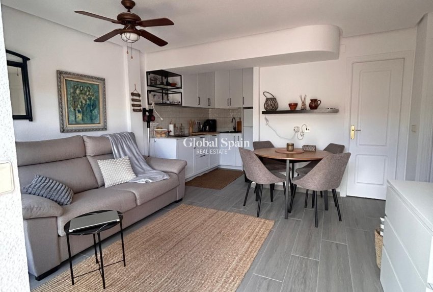 Revente - APPARTEMENT -
TORREVIEJA - La Mata