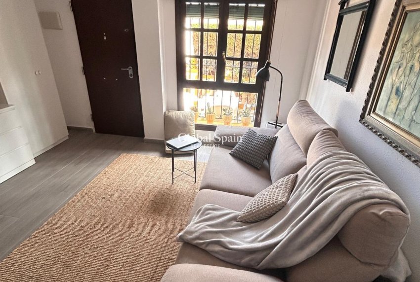 Revente - APPARTEMENT -
TORREVIEJA - La Mata