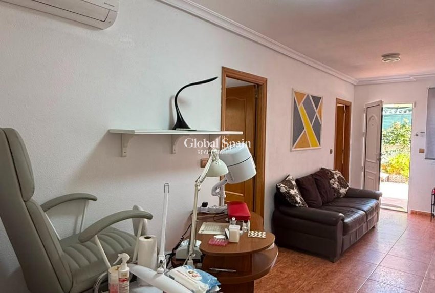 Revente - APPARTEMENT -
TORREVIEJA - La Mata