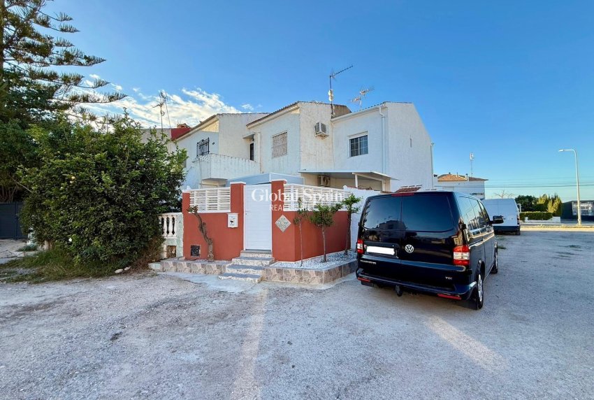 Revente - APPARTEMENT -
TORREVIEJA - La Siesta - El Salado - Torreta