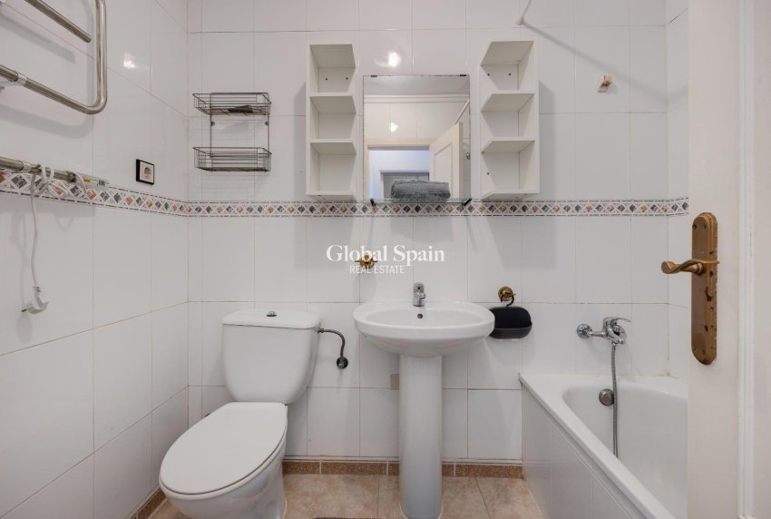 Revente - APPARTEMENT -
TORREVIEJA - La Siesta - El Salado - Torreta