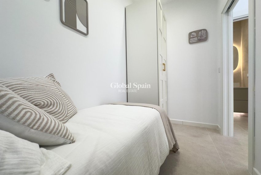 Revente - APPARTEMENT -
TORREVIEJA - La Siesta - El Salado - Torreta