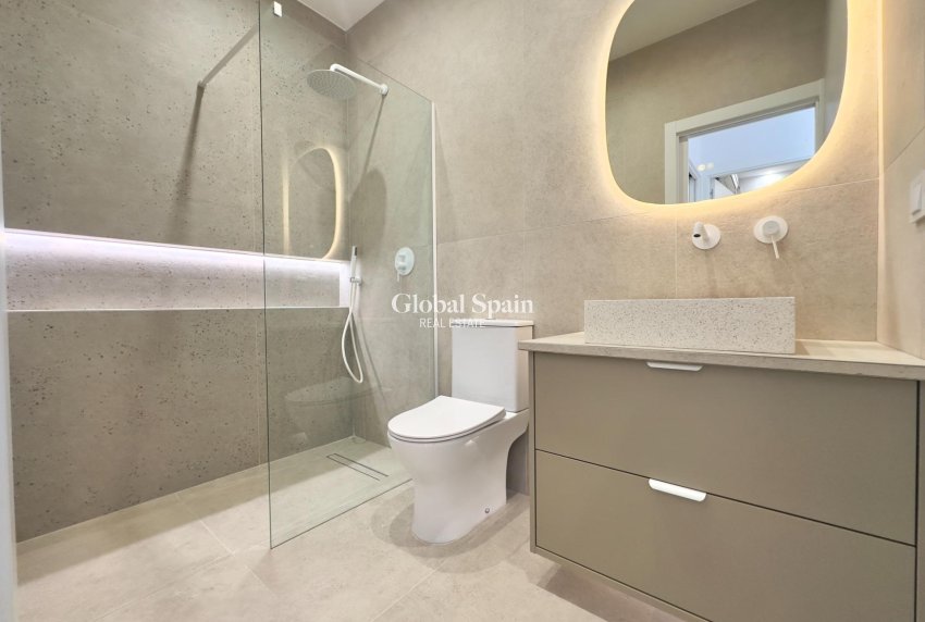 Revente - APPARTEMENT -
TORREVIEJA - La Siesta - El Salado - Torreta